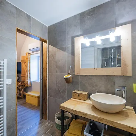 D'hotes Histoire D'anges Bed & Breakfast 4*
